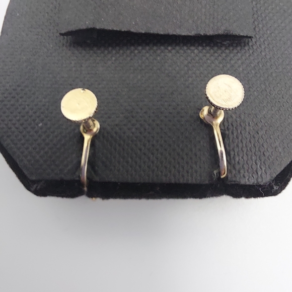 Vintage Emerald Green Rhinestones Screwback Earrings. - Picture 6 of 11